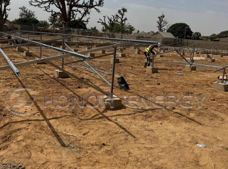 Laporan di Lokasi: Pemasangan Pembangkit Listrik Tenaga Surya PV 1,7 MW di Nigeria